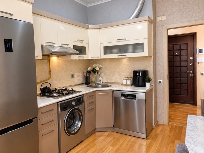 Продаётся 2-комн. вторичка 65 м², м. Ази Асланов, photo 4 from 10