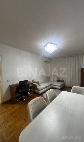 Satılır 2 otaqlı köhnə tikili 65 m², İnşaatçılar m., photo 1 from 11