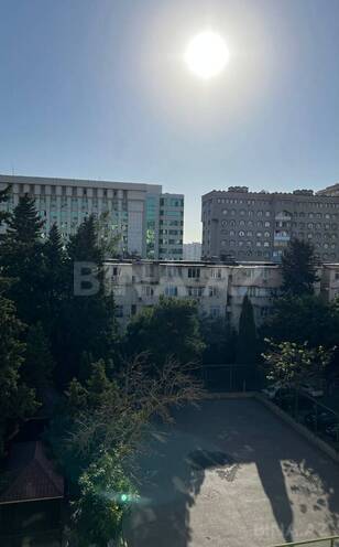 Satılır 2 otaqlı köhnə tikili 65 m², İnşaatçılar m., photo 9 from 11