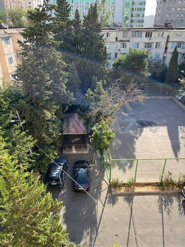 Satılır 2 otaqlı köhnə tikili 65 m², İnşaatçılar m., photo 10 from 11