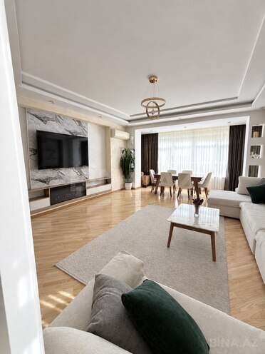 Продаётся 3-комн. новостройка 130 м², м. Кара Караев, photo 1 from 9