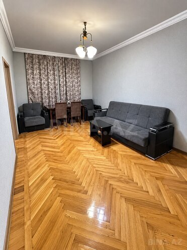 Продаётся 2-комн. вторичка 40 м², м. Гянджлик, photo 1 from 7