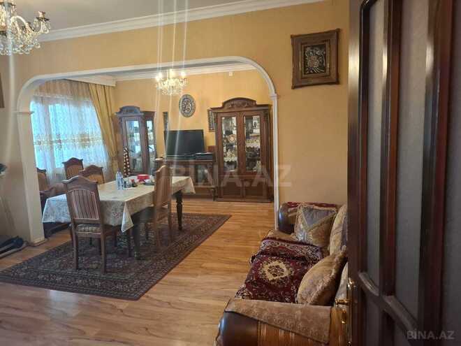 Satılır 5 otaqlı köhnə tikili 120 m², Azadlıq Prospekti m., photo 1 from 10