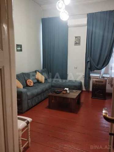 Satılır 2 otaqlı köhnə tikili 60 m², Nizami m., photo 1 from 9