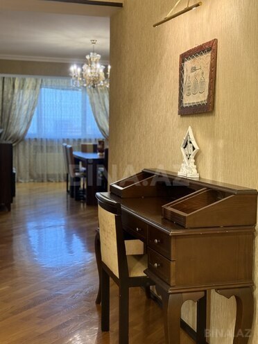 Satılır 5 otaqlı köhnə tikili 190 m², Nəsimi r., photo 28 from 32