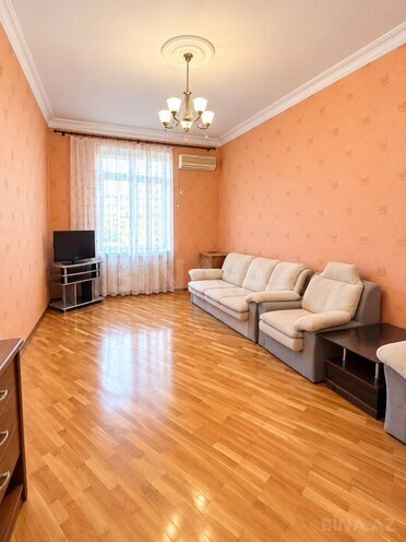 Сдаётся 3-комн. вторичка 80 м², м. Сахил, photo 1 from 10