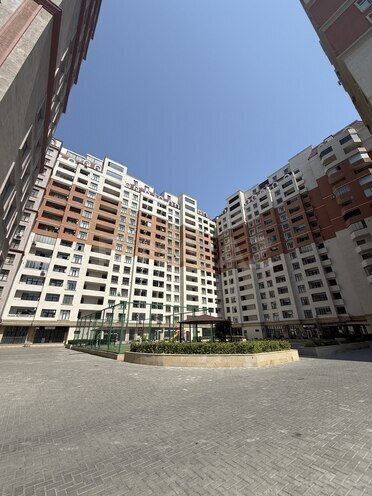 Продаётся 4-комн. новостройка 190 м², м. Кара Караев, photo 1 from 6
