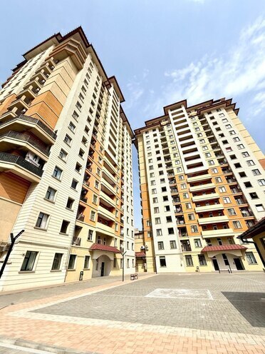 Продаётся 4-комн. новостройка 190 м², м. Кара Караев, photo 3 from 6