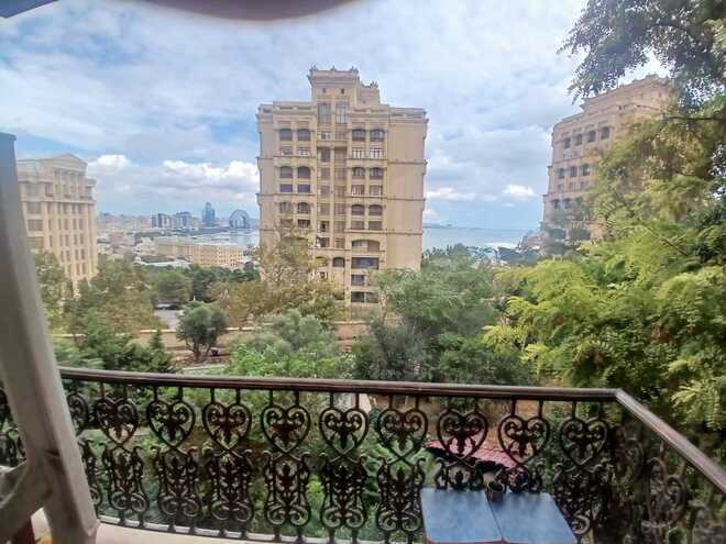 Сдаётся 2-комн. вторичка 60 м², м. Ичеришехер, photo 1 from 11