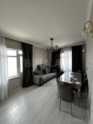 Продаётся 2-комн. вторичка 65 м², м. Кара Караев, photo 1 from 15