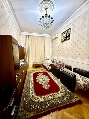 Продаётся 2-комн. вторичка 60 м², м. Кара Караев, photo 1 from 11
