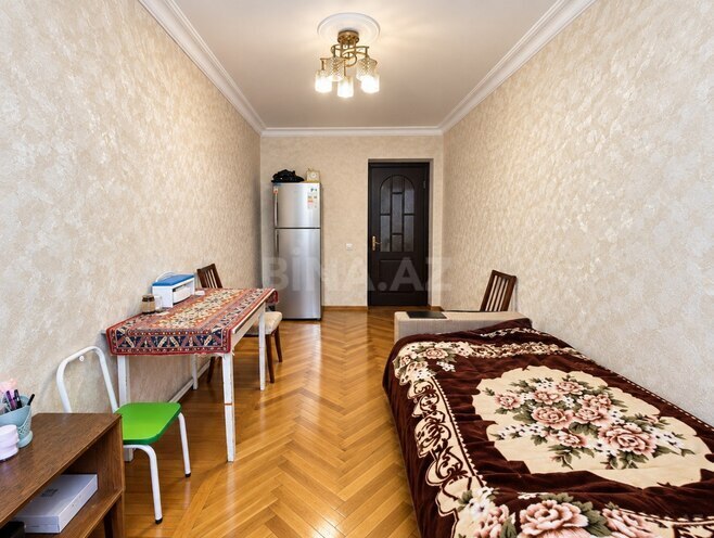 Продаётся 3-комн. вторичка 75 м², м. Элмляр Академиясы, photo 4 from 8