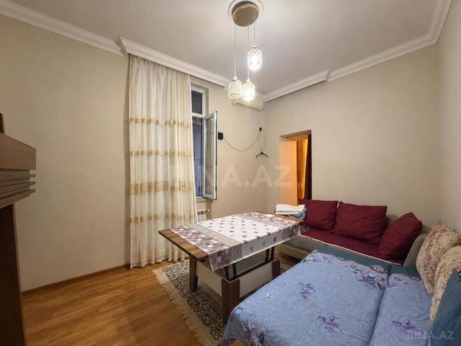 Продаётся 2-комн. вторичка 35 м², м. Ичеришехер, photo 1 from 9