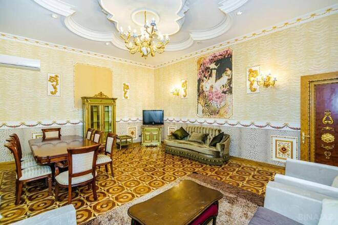 İcarəyə verilir 5 otaqlı köhnə tikili 225 m², Sahil m., photo 1 from 19