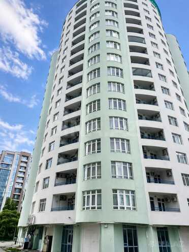Satılır 4 otaqlı yeni tikili 210 m², 28 May m., photo 1 from 10