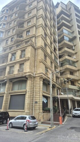 Продаётся 4-комн. новостройка 220 м², м. Сахил, photo 1 from 6