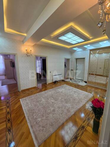 Сдаётся 3-комн. новостройка 135 м², м. Низами, photo 1 from 15