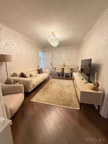Satılır 2 otaqlı köhnə tikili 60 m², Qara Qarayev m., photo 1 from 12