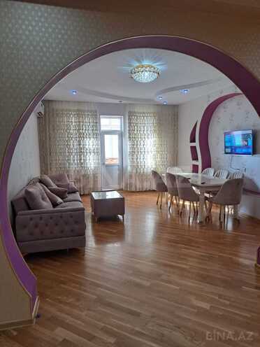 Сдаётся 4-комн. новостройка 135 м², Абшеронcкий  р., photo 1 from 8