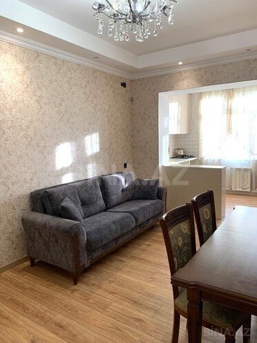 Сдаётся 3-комн. вторичка 75 м², м. Нефтчиляр, photo 1 from 10