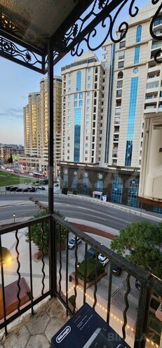 Продаётся 2-комн. вторичка 67 м², м. Низами, photo 3 from 14