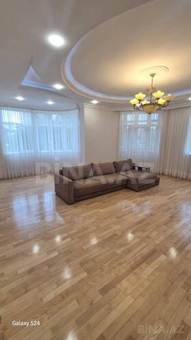 İcarəyə verilir 2 otaqlı yeni tikili 111 m², 28 May m., photo 1 from 10