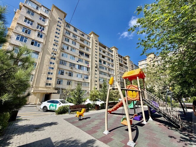 Satılır 2 otaqlı köhnə tikili 65 m², Əhmədli m., photo 1 from 24