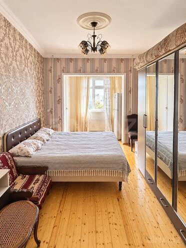 Продаётся 2-комн. вторичка 70 м², м. Ази Асланов, photo 4 from 11