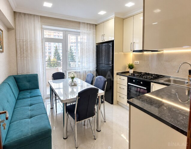 Продаётся 4-комн. вторичка 110 м², м. Элмляр Академиясы, photo 8 from 14