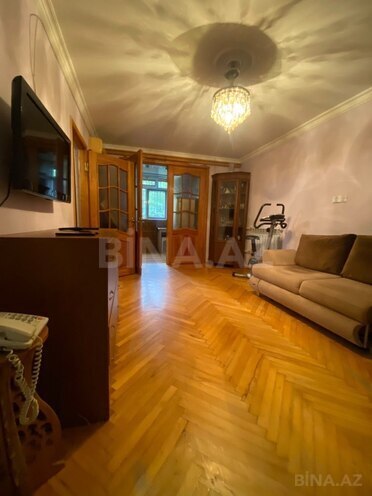 Продаётся 2-комн. вторичка 40 м², м. Элмляр Академиясы, photo 1 from 11