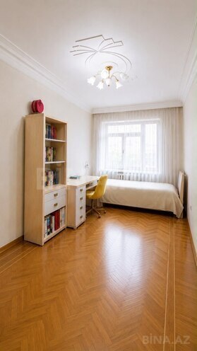 Satılır 3 otaqlı köhnə tikili 135 m², Qara Qarayev m., photo 6 from 19