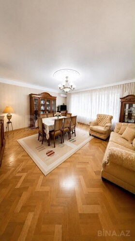 Satılır 3 otaqlı köhnə tikili 135 m², Qara Qarayev m., photo 1 from 19