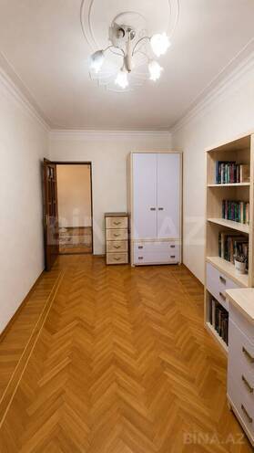Satılır 3 otaqlı köhnə tikili 135 m², Qara Qarayev m., photo 11 from 19