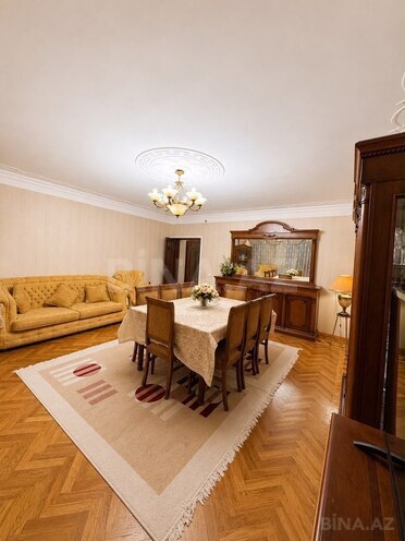 Satılır 3 otaqlı köhnə tikili 135 m², Qara Qarayev m., photo 3 from 19