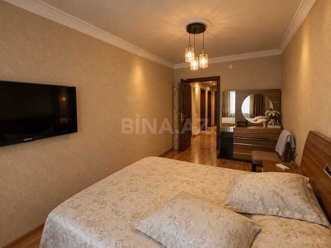 Продаётся 3-комн. вторичка 70 м², м. Кара Караев, photo 8 from 18