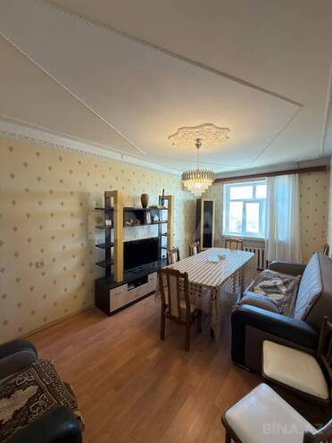 Продаётся 3-комн. вторичка 70 м², м. Ази Асланов, photo 1 from 15