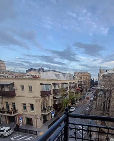 İcarəyə verilir 2 otaqlı köhnə tikili 85 m², Sahil m., photo 1 from 21
