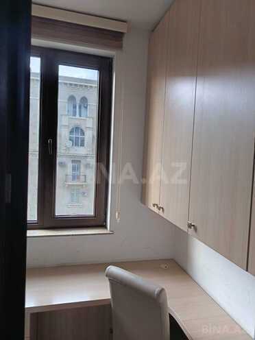 Satılır 3 otaqlı köhnə tikili 80 m², Sahil m., photo 9 from 31