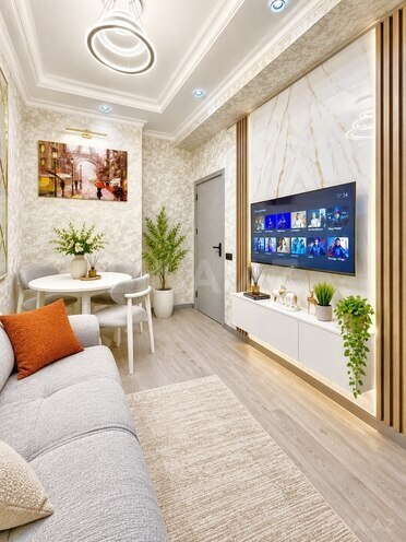 Продаётся 2-комн. новостройка 42 м², м. Кара Караев, photo 1 from 14