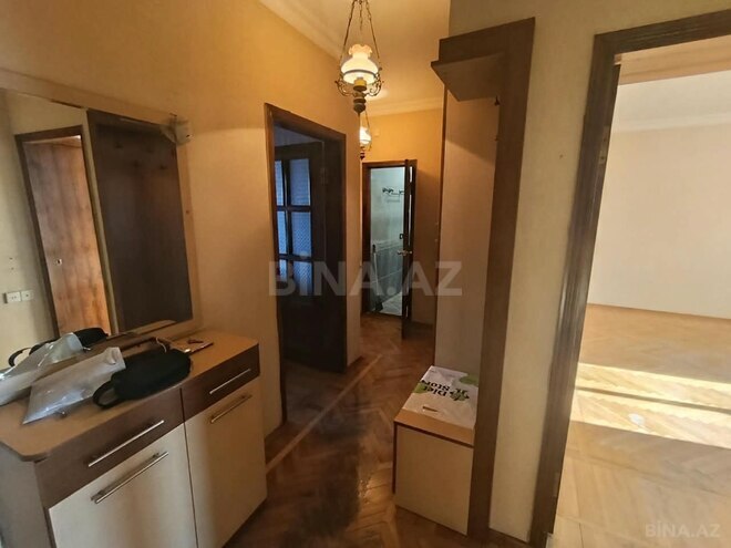 Продается 4-комн. вторичка 100 м², м. Элмляр Академиясы, photo 10 from 16