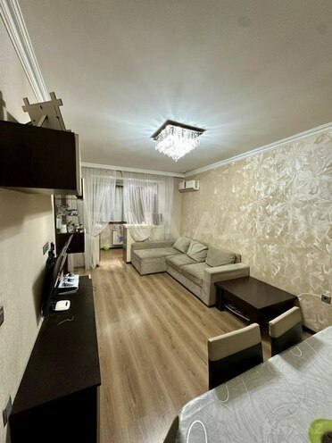 Продаётся 3-комн. вторичка 60 м², м. Иншаатчылар, photo 1 from 12