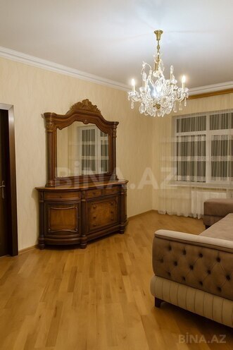 Продаётся 5-комн. вторичка 120 м², м. Ази Асланов, photo 4 from 6