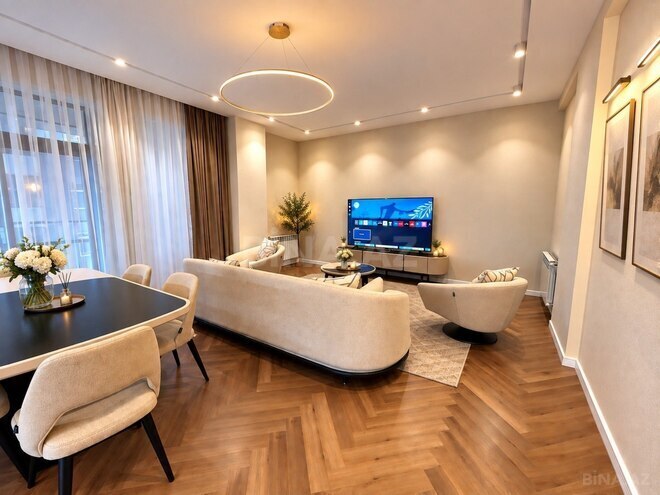 Сдаётся 3-комн. новостройка 180 м², м. Низами, photo 1 from 19