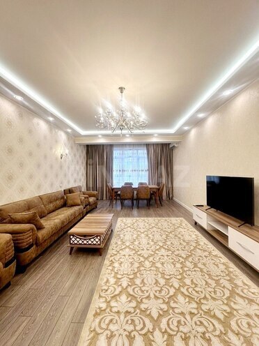 Сдаётся 3-комн. новостройка 150 м², м. Низами, photo 1 from 28