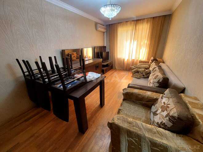 Сдаётся 3-комн. вторичка 80 м², м. Ази Асланов, photo 1 from 10