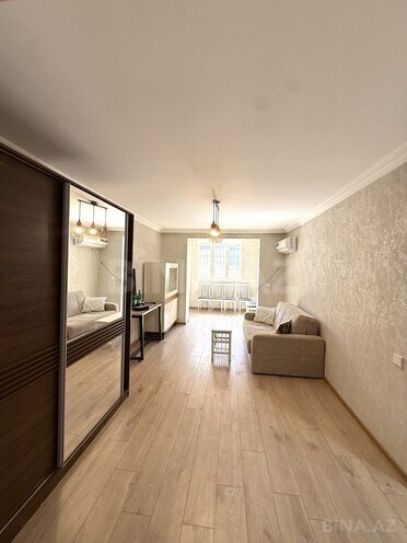 Satılır 2 otaqlı köhnə tikili 50 m², İnşaatçılar m., photo 1 from 12