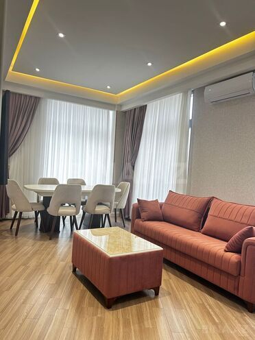 Сдаётся 2-комн. новостройка 80 м², м. Низами, photo 1 from 6