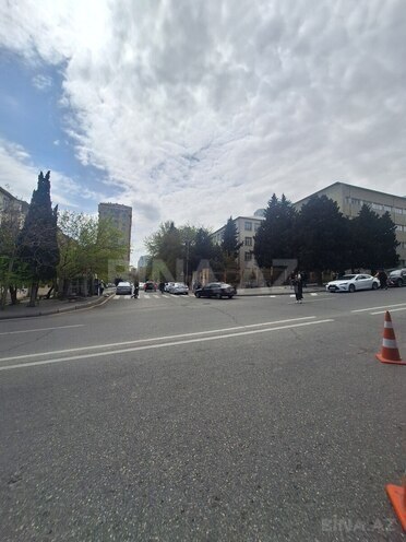 Продаётся 1-комн. вторичка 35 м², м. Иншаатчылар, photo 1 from 15