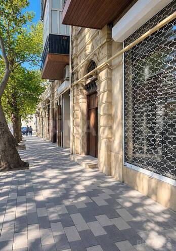 Satılır 3 otaqlı köhnə tikili 70 m², 28 May m., photo 1 from 10