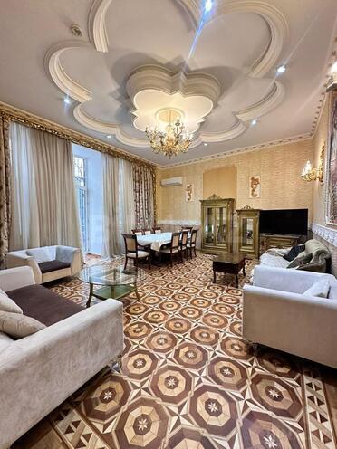 Сдаётся 5-комн. вторичка 250 м², м. Сахил, photo 1 from 29